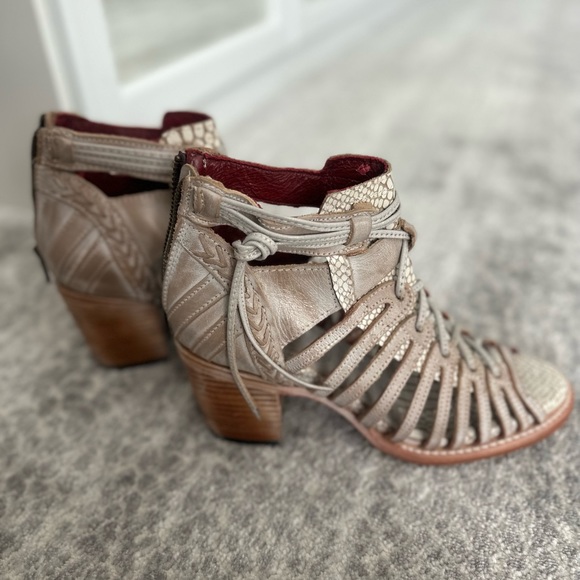 FreeBird Sandals! - Picture 1 of 2